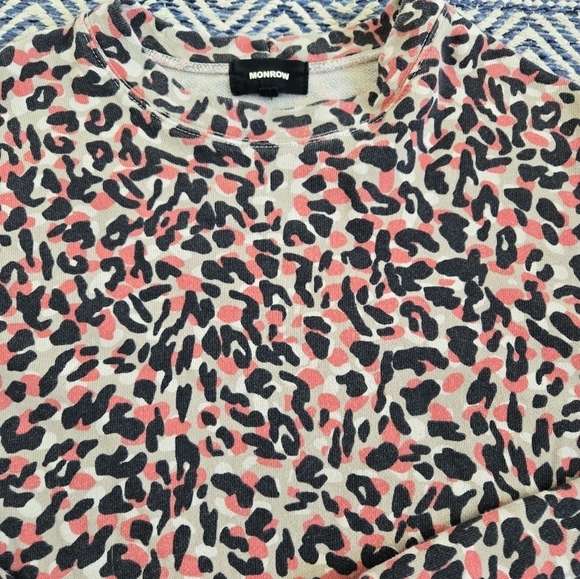 MONROW Tiger Sweatshirt in Black and Pink size Medium - Picture 9 of 16